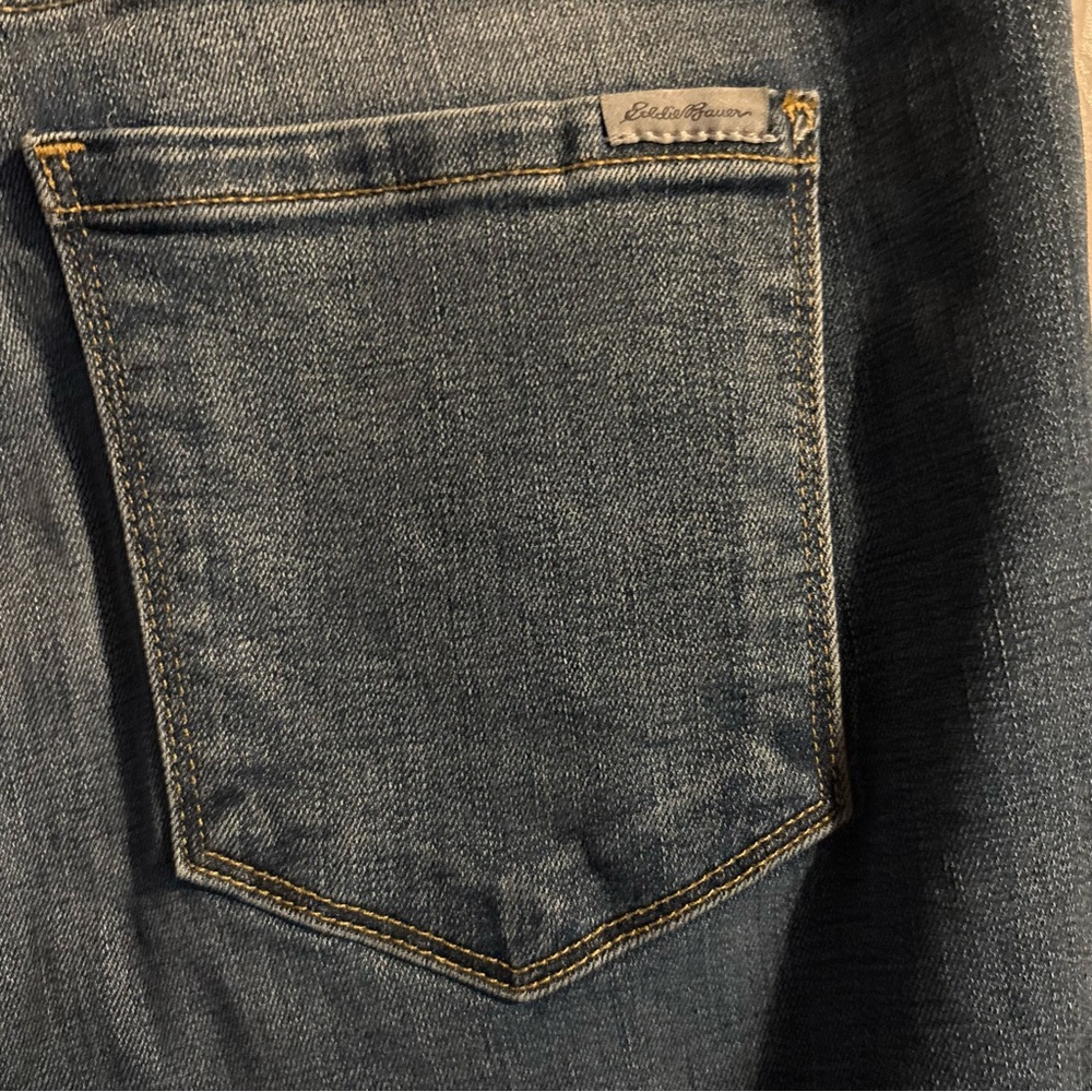Eddie Bauer Jeans Womens 16 Blue‎ Slightly Curvy Straight Leg Medium Wash Denim - Picture 7 of 8